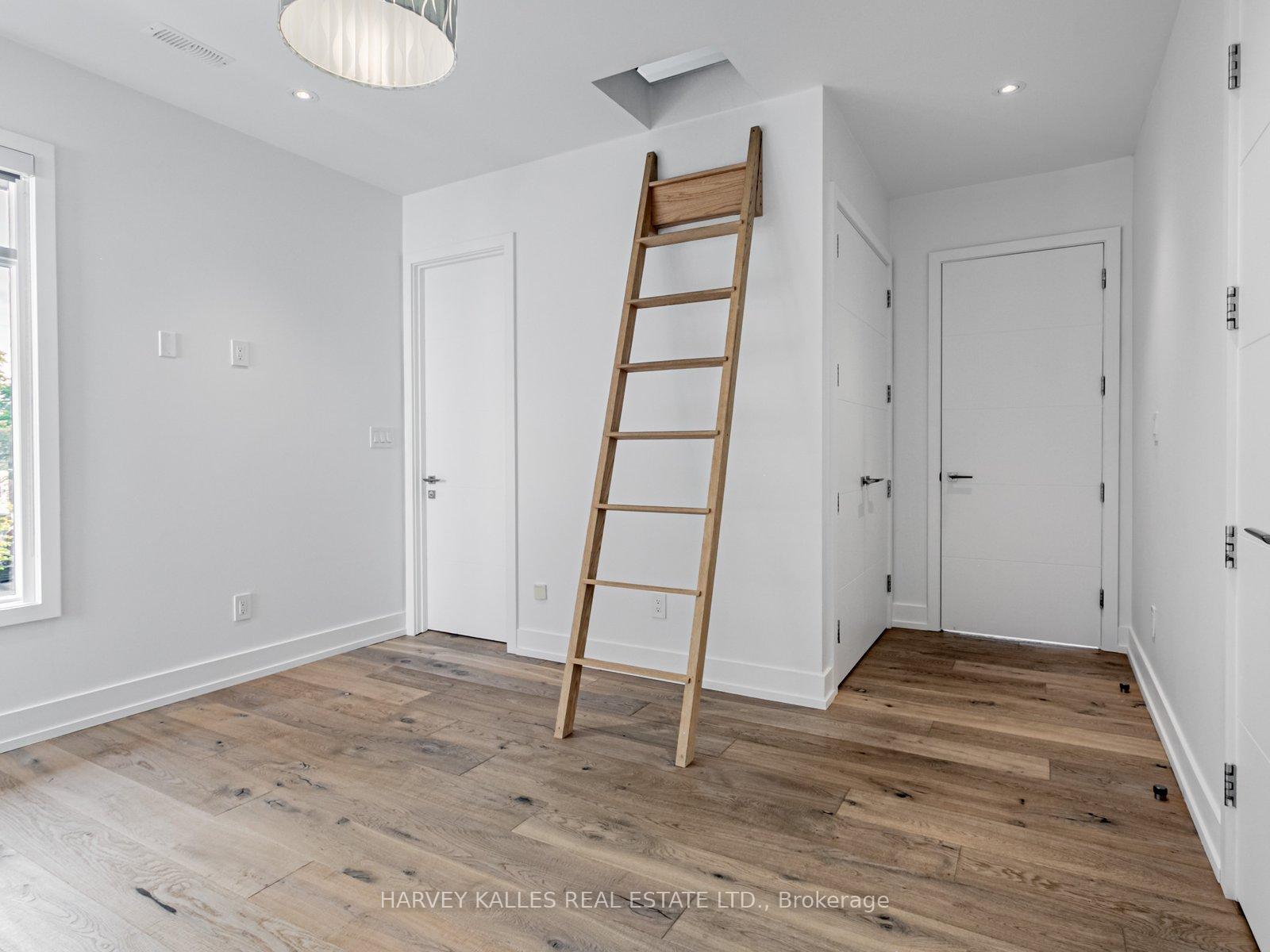 Photo 21 of 38 Van Dusen Boulevard, Etobicoke, Stonegate-Queensway — HOMEH