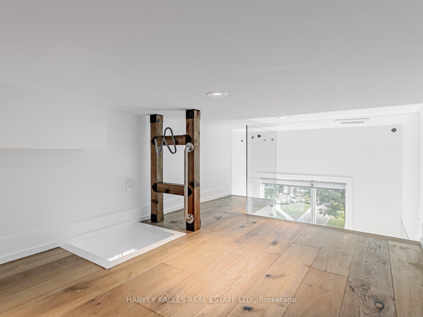 Photo 22 of 38 Van Dusen Boulevard, Etobicoke, Stonegate-Queensway — HOMEH