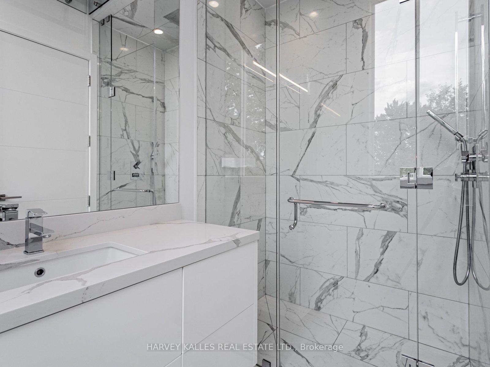 Photo 23 of 38 Van Dusen Boulevard, Etobicoke, Stonegate-Queensway — HOMEH