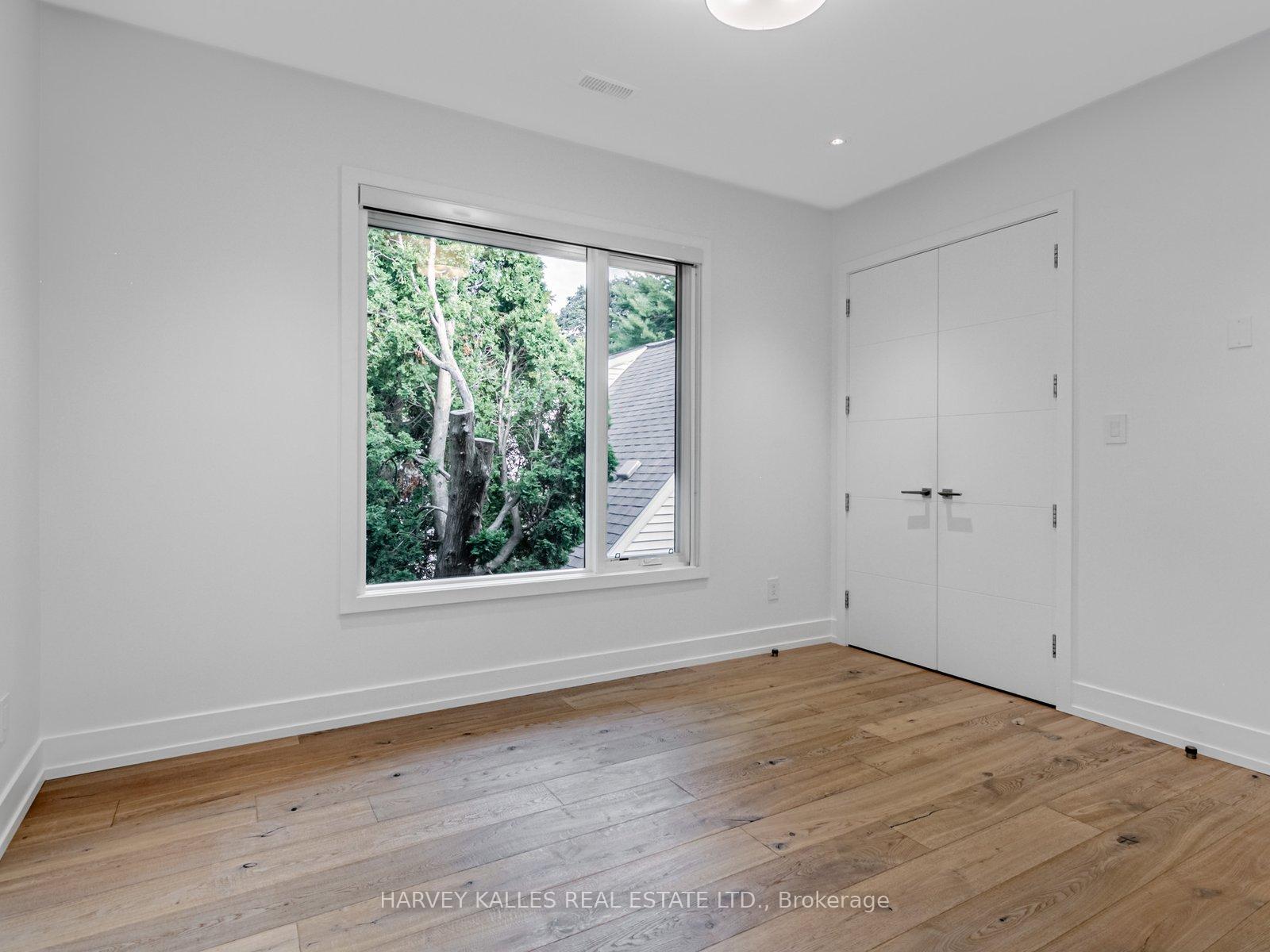 Photo 24 of 38 Van Dusen Boulevard, Etobicoke, Stonegate-Queensway — HOMEH