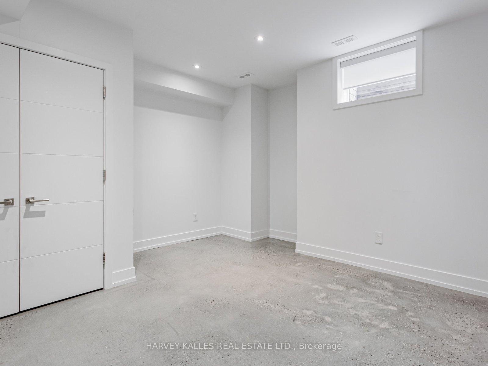 Photo 28 of 38 Van Dusen Boulevard, Etobicoke, Stonegate-Queensway — HOMEH