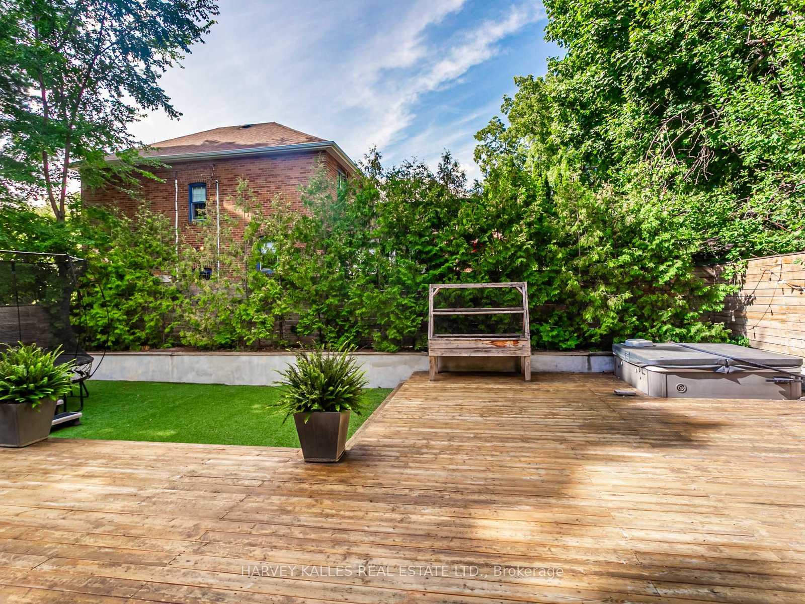 Photo 32 of 38 Van Dusen Boulevard, Etobicoke, Stonegate-Queensway — HOMEH