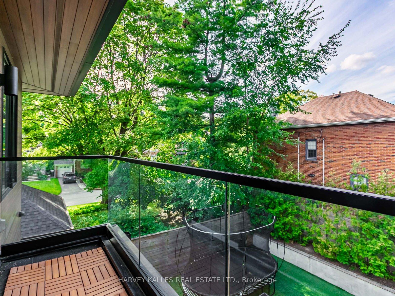Photo 33 of 38 Van Dusen Boulevard, Etobicoke, Stonegate-Queensway — HOMEH