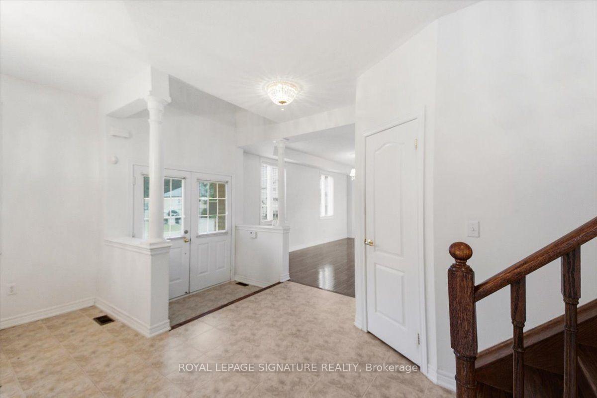 Photo 5 of 106 Craggview Drive, Scarborough, West Hill — HOMEH