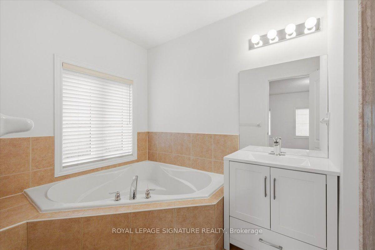 Photo 24 of 106 Craggview Drive, Scarborough, West Hill — HOMEH