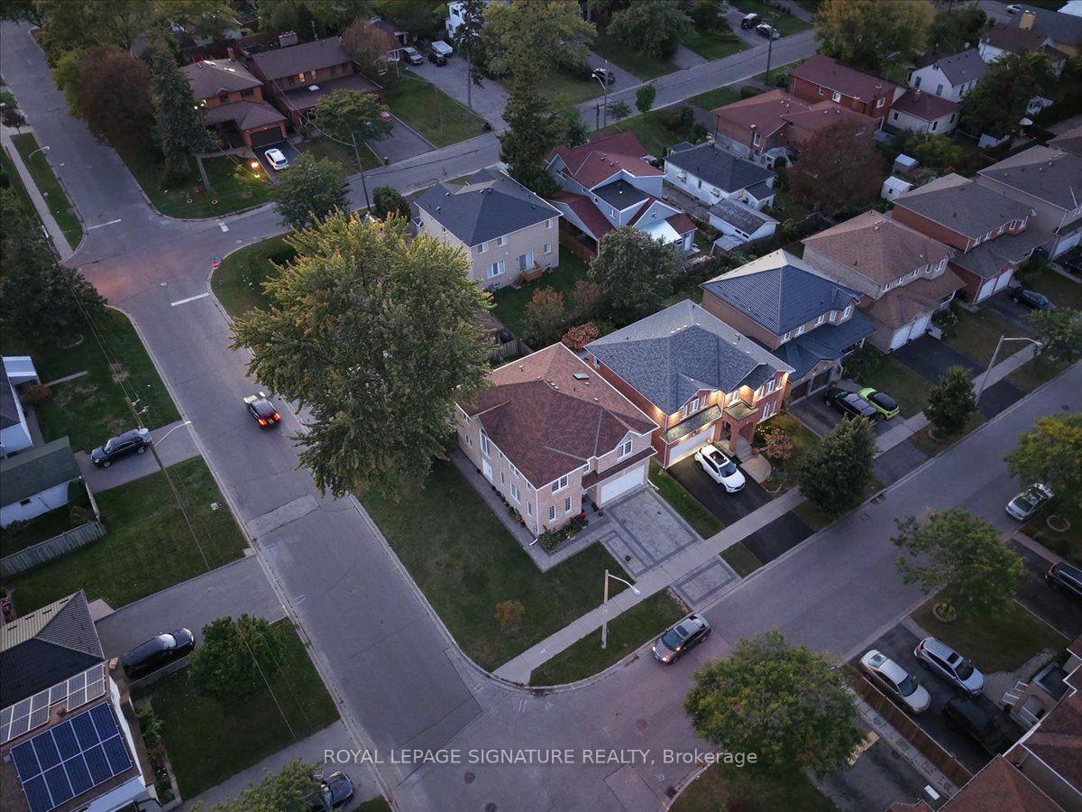Photo 36 of 106 Craggview Drive, Scarborough, West Hill — HOMEH