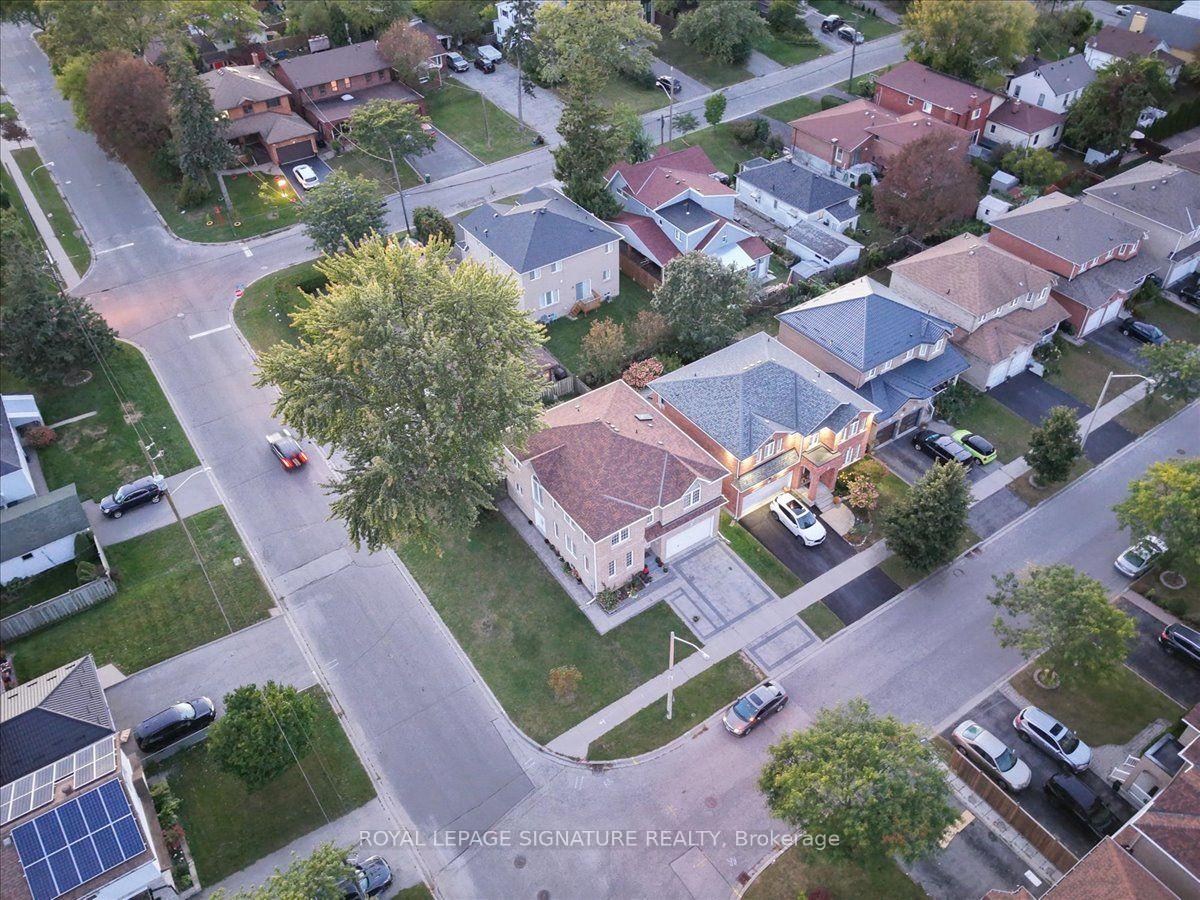 Photo 38 of 106 Craggview Drive, Scarborough, West Hill — HOMEH