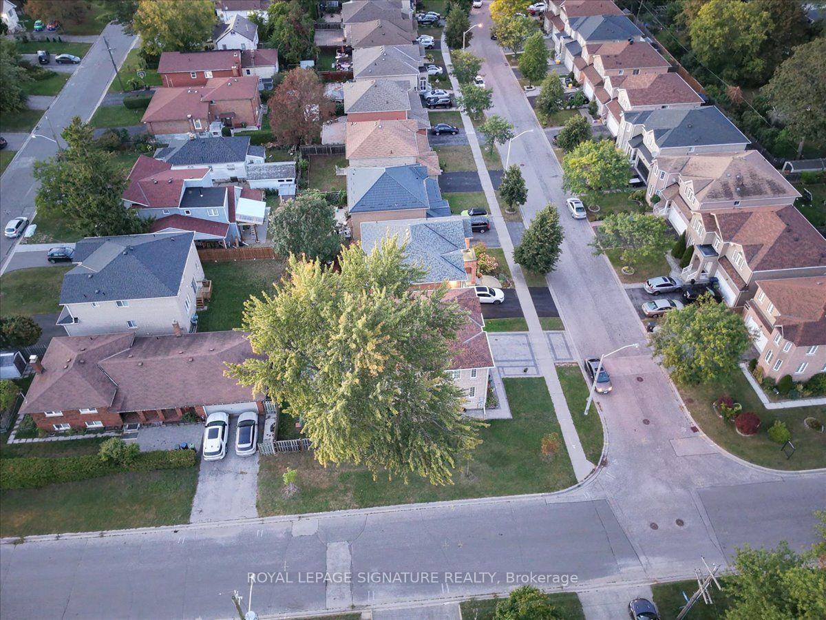 Photo 40 of 106 Craggview Drive, Scarborough, West Hill — HOMEH