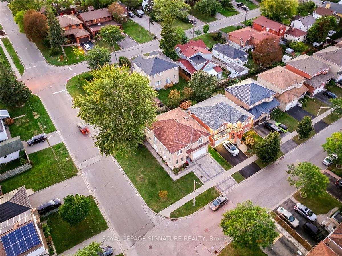 Photo 43 of 106 Craggview Drive, Scarborough, West Hill — HOMEH