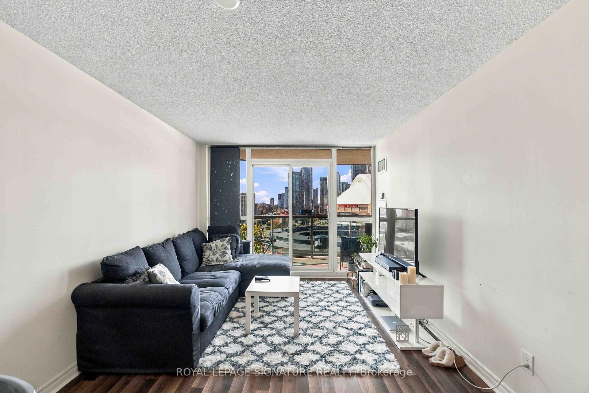 Photo 4 of Unit 1612, 25 Lower Simcoe Street, Toronto, Waterfront Communities — HOMEH
