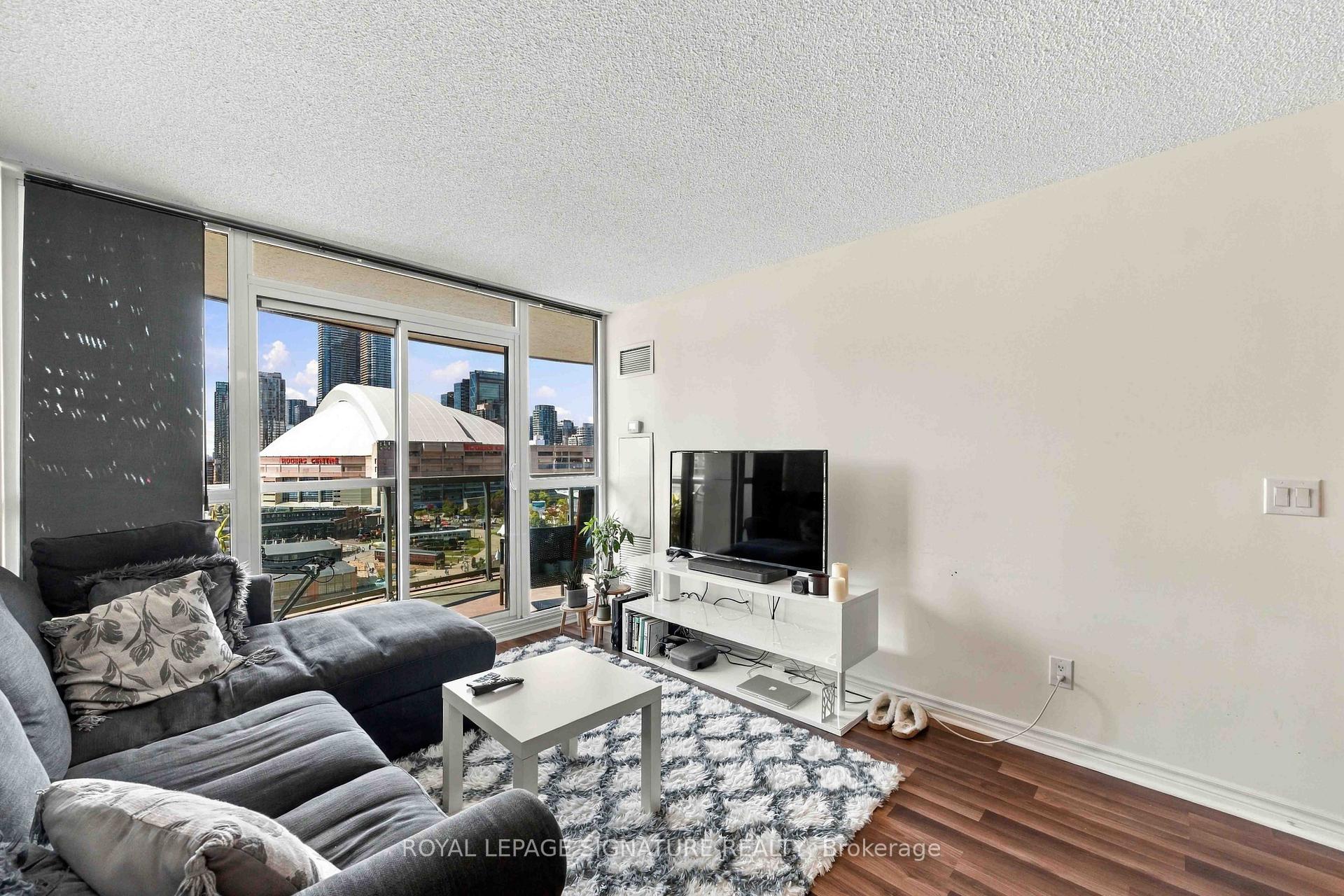 Photo 6 of Unit 1612, 25 Lower Simcoe Street, Toronto, Waterfront Communities — HOMEH
