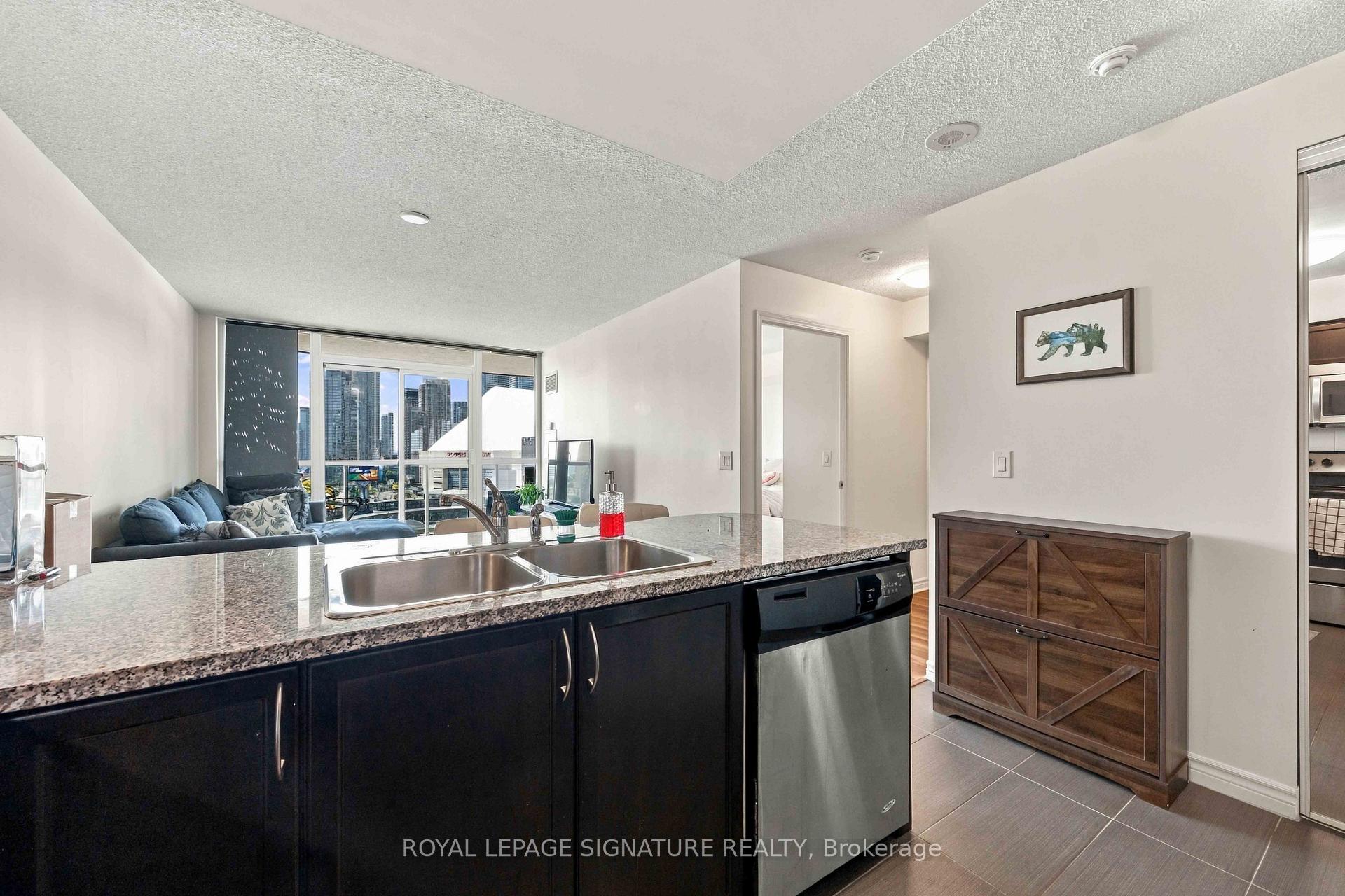 Photo 16 of Unit 1612, 25 Lower Simcoe Street, Toronto, Waterfront Communities — HOMEH