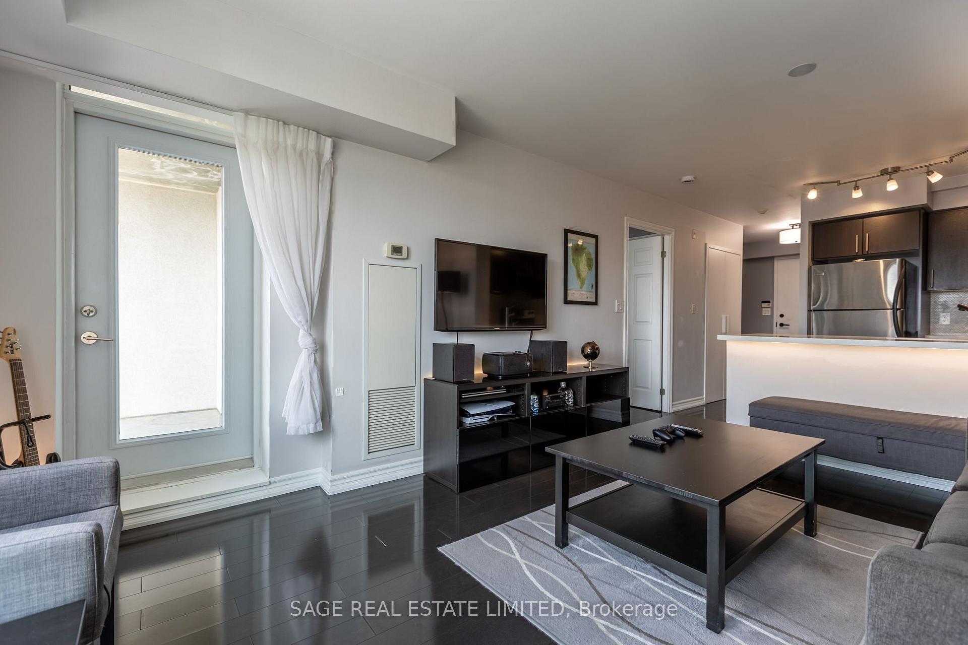 Photo 6 of Unit 502, 120 Dalliomore Circle, North York, Banbury-Don Mills — HOMEH