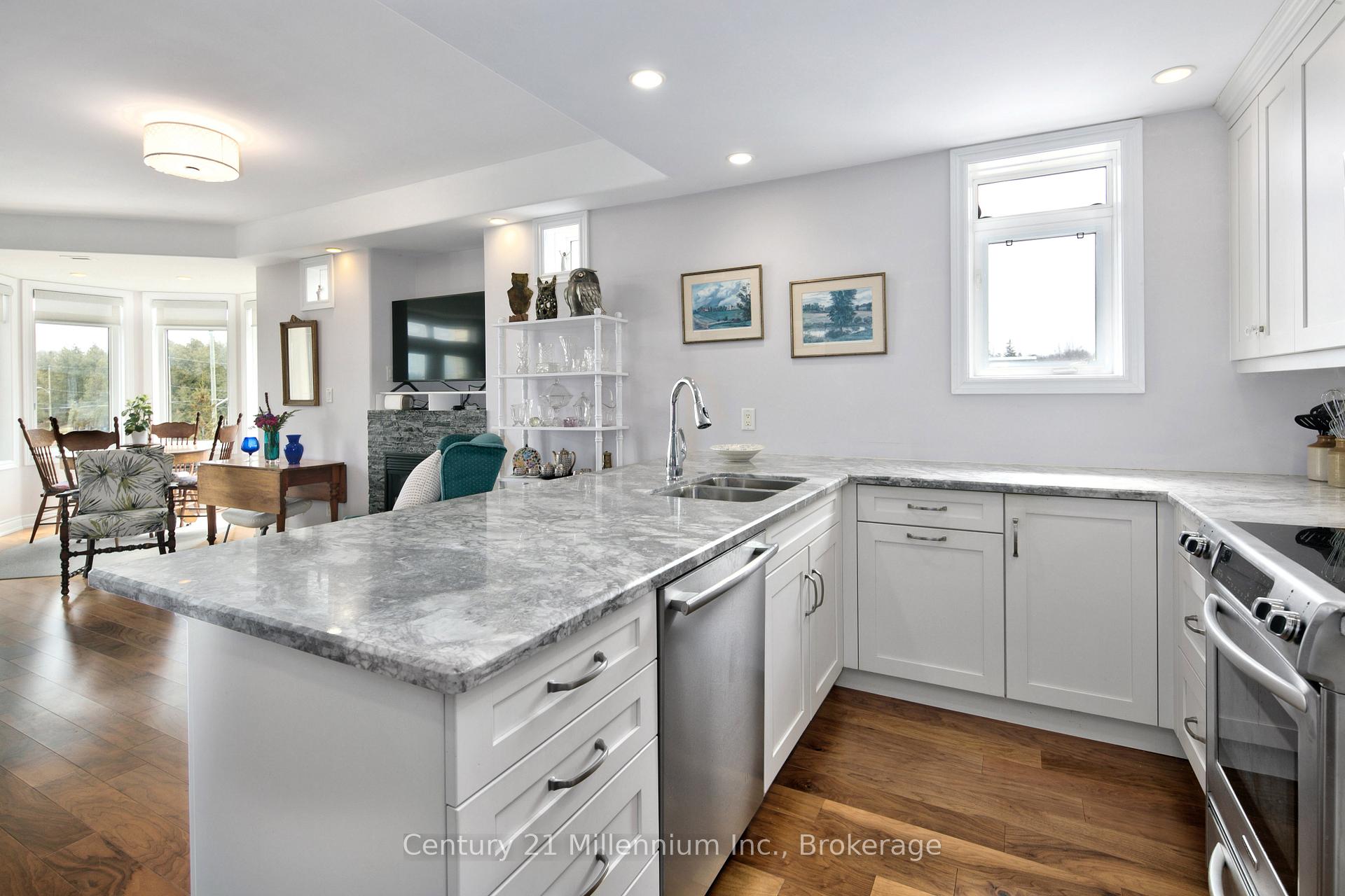 Photo 11 of Unit 407, 10 Bay Street E, Blue Mountains — HOMEH