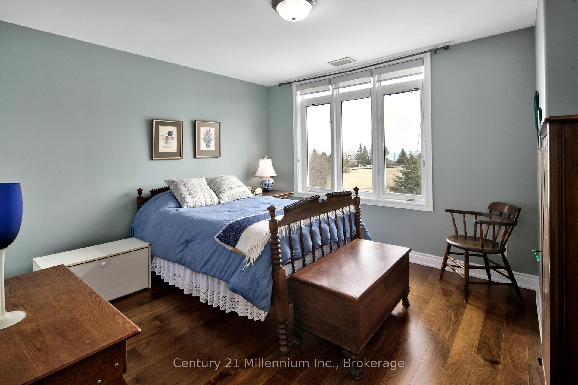 Photo 13 of Unit 407, 10 Bay Street E, Blue Mountains — HOMEH