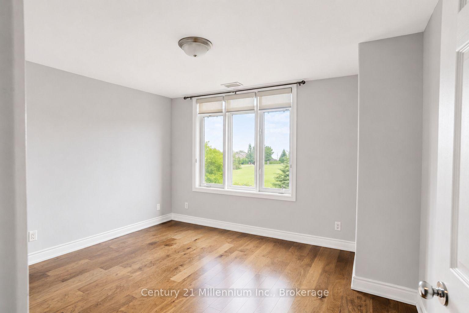 Photo 14 of Unit 407, 10 Bay Street E, Blue Mountains — HOMEH