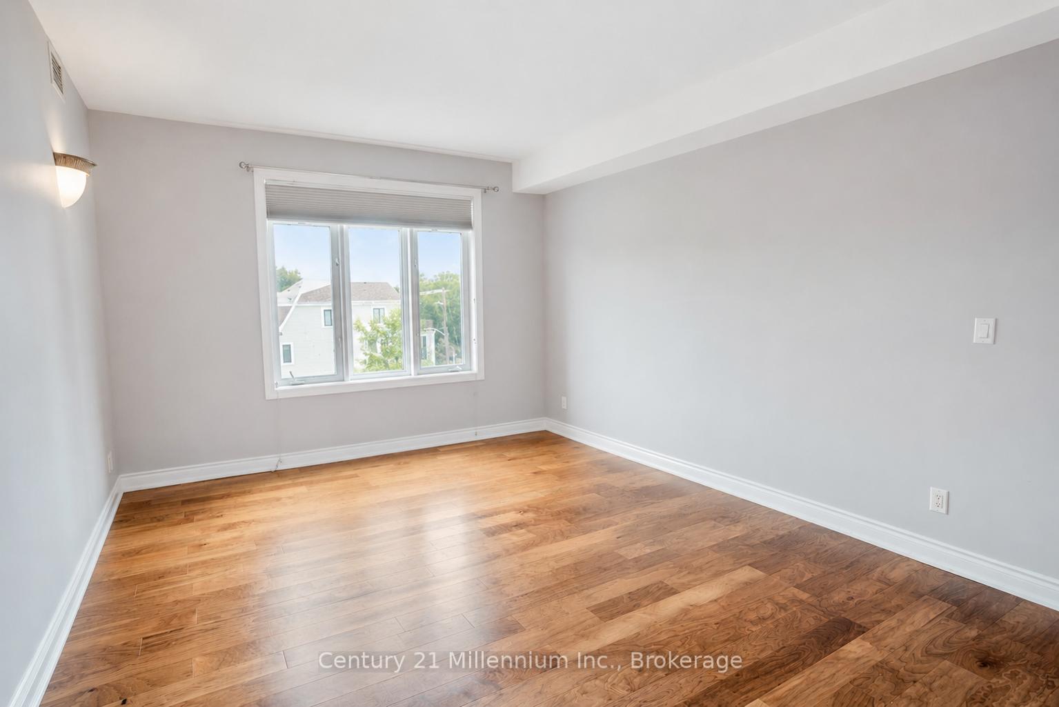 Photo 17 of Unit 407, 10 Bay Street E, Blue Mountains — HOMEH