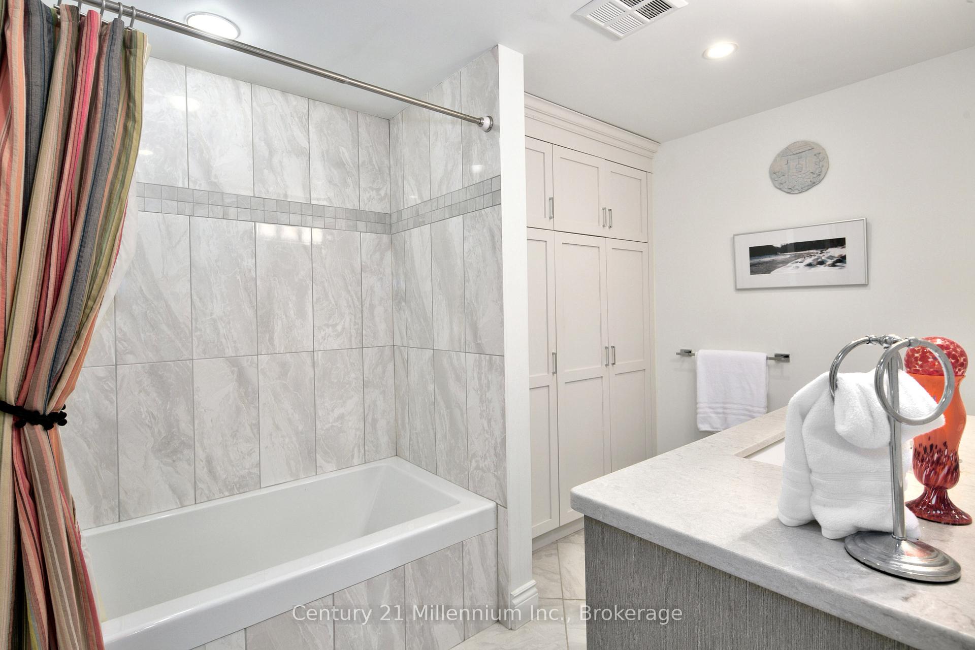 Photo 21 of Unit 407, 10 Bay Street E, Blue Mountains — HOMEH