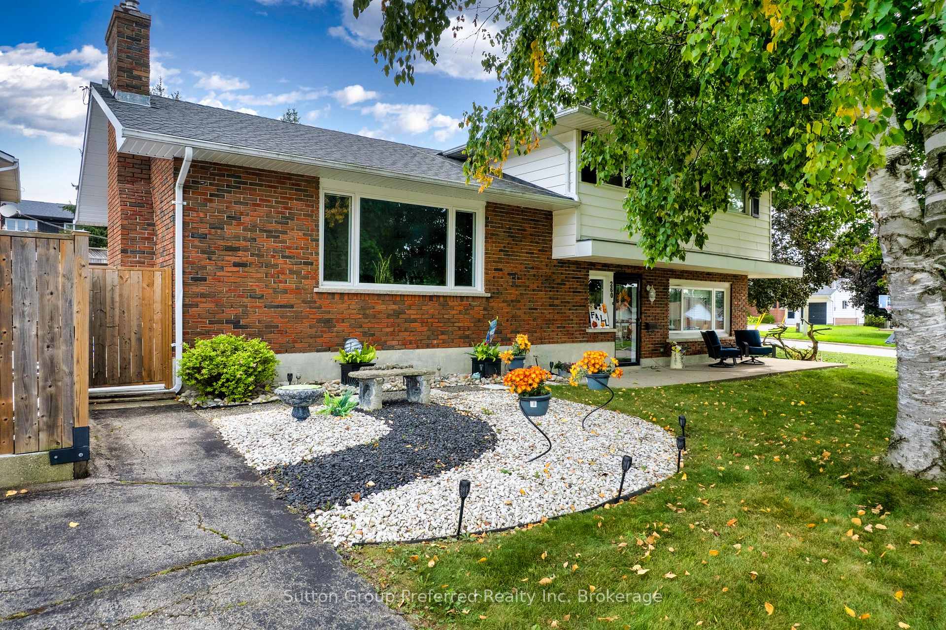 Photo of 260 Ferncrest Road