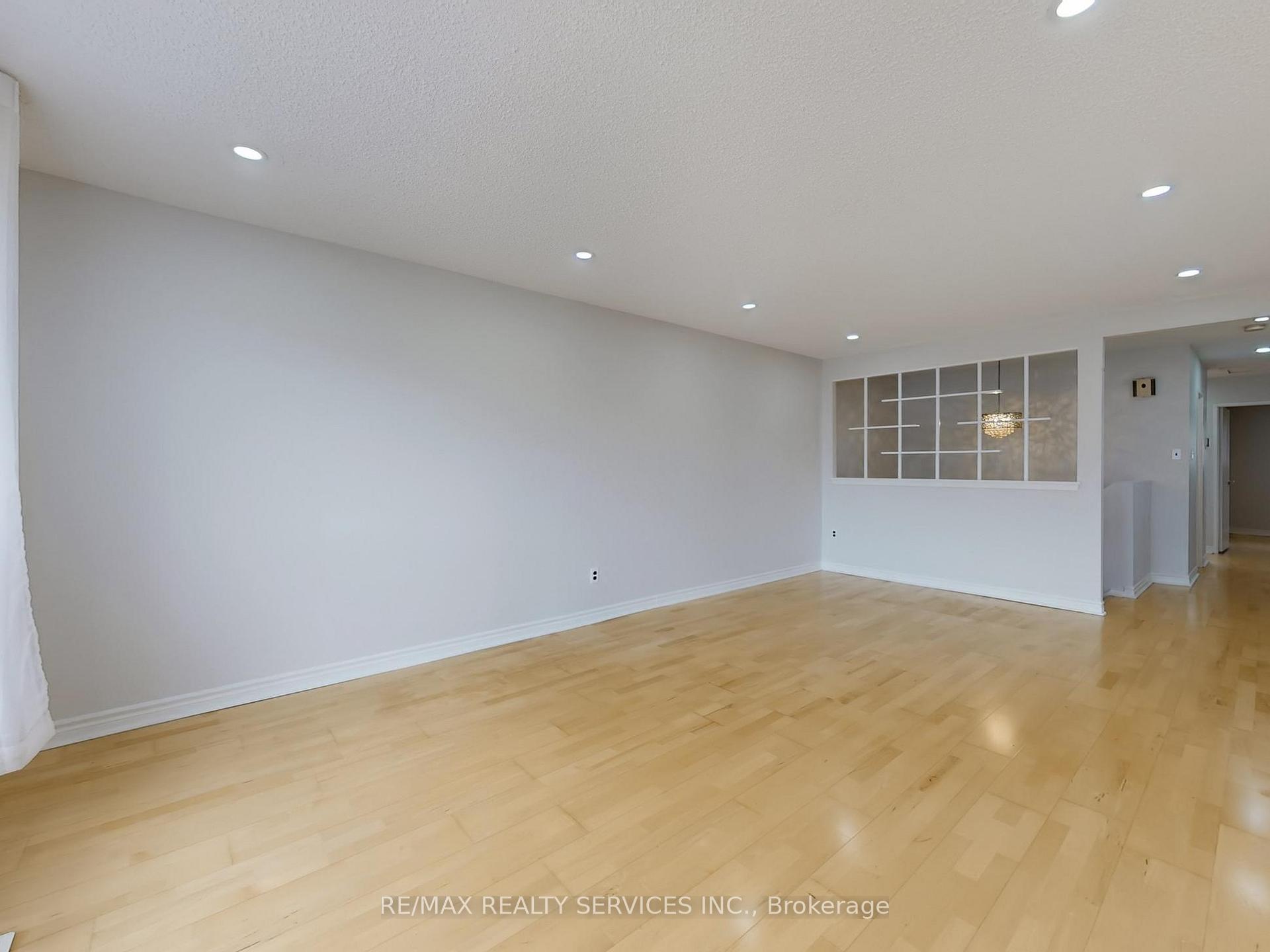 Photo 12 of 9 Glenridge Road, Brampton, Northgate — HOMEH
