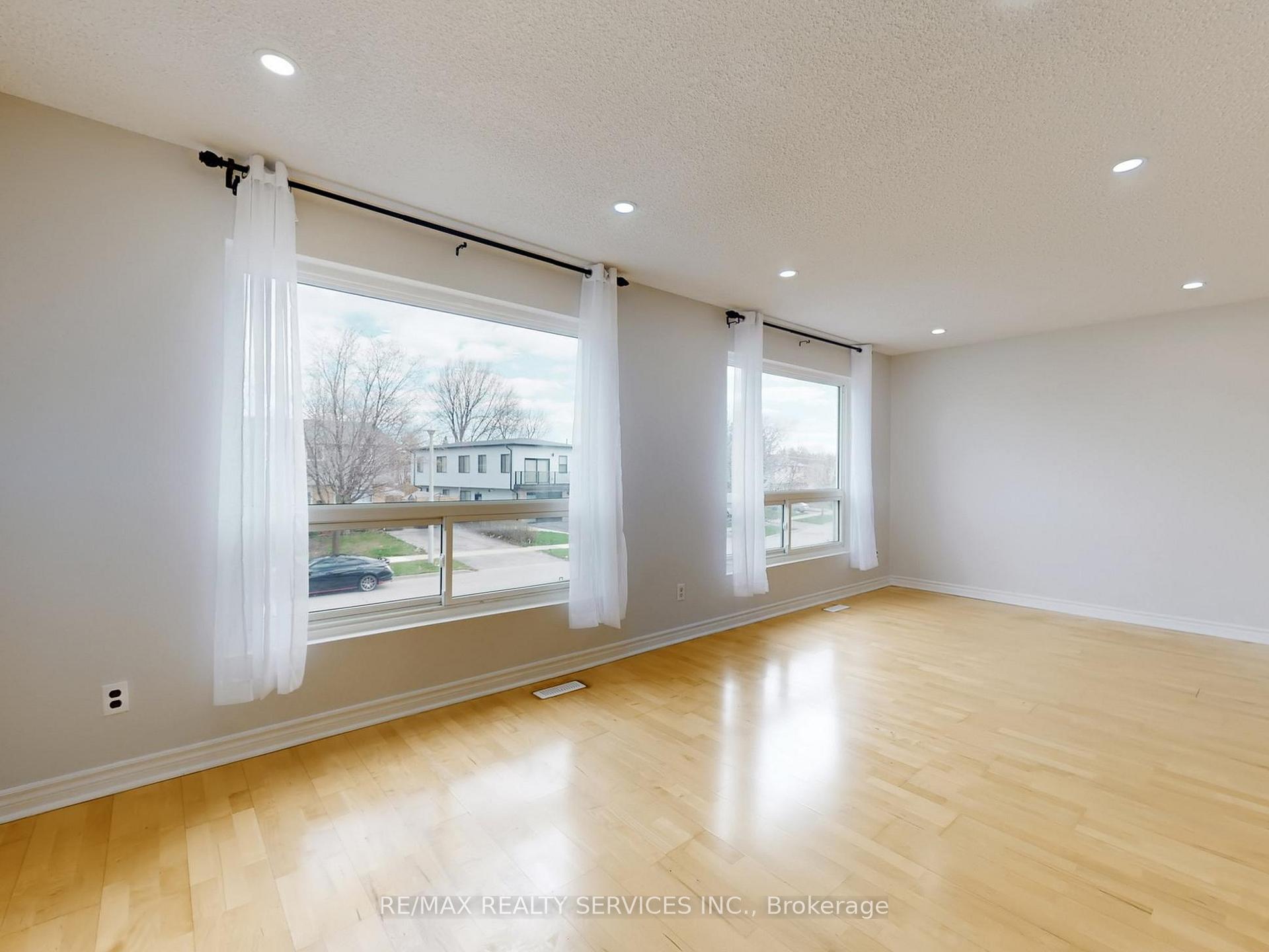 Photo 24 of 9 Glenridge Road, Brampton, Northgate — HOMEH