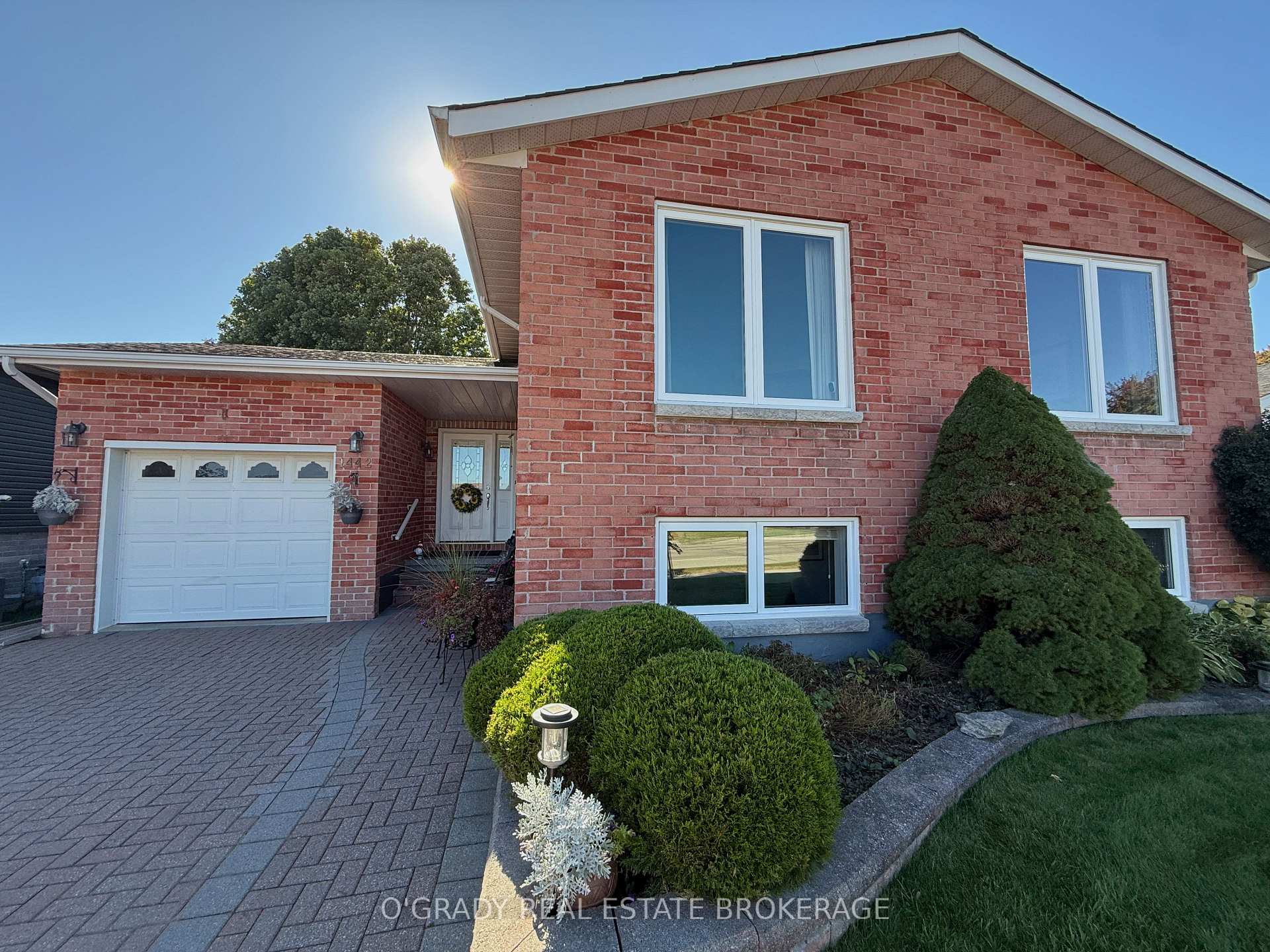 Photo 2 of 1442 Windsor Drive, Brockville, Brockville — HOMEH