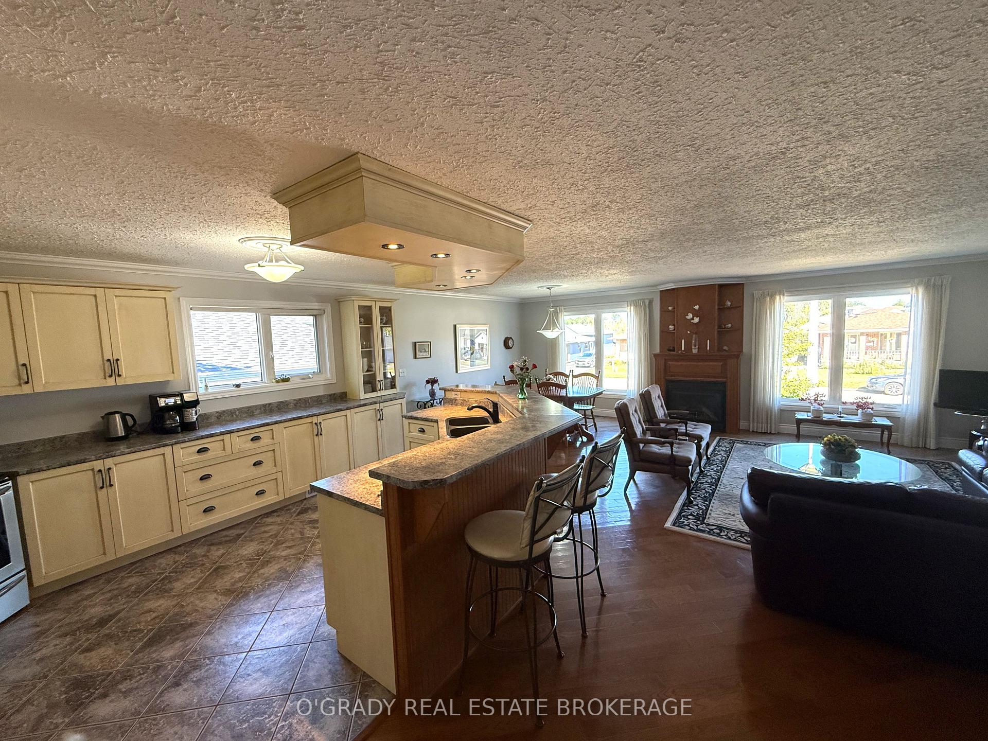 Photo 9 of 1442 Windsor Drive, Brockville, Brockville — HOMEH