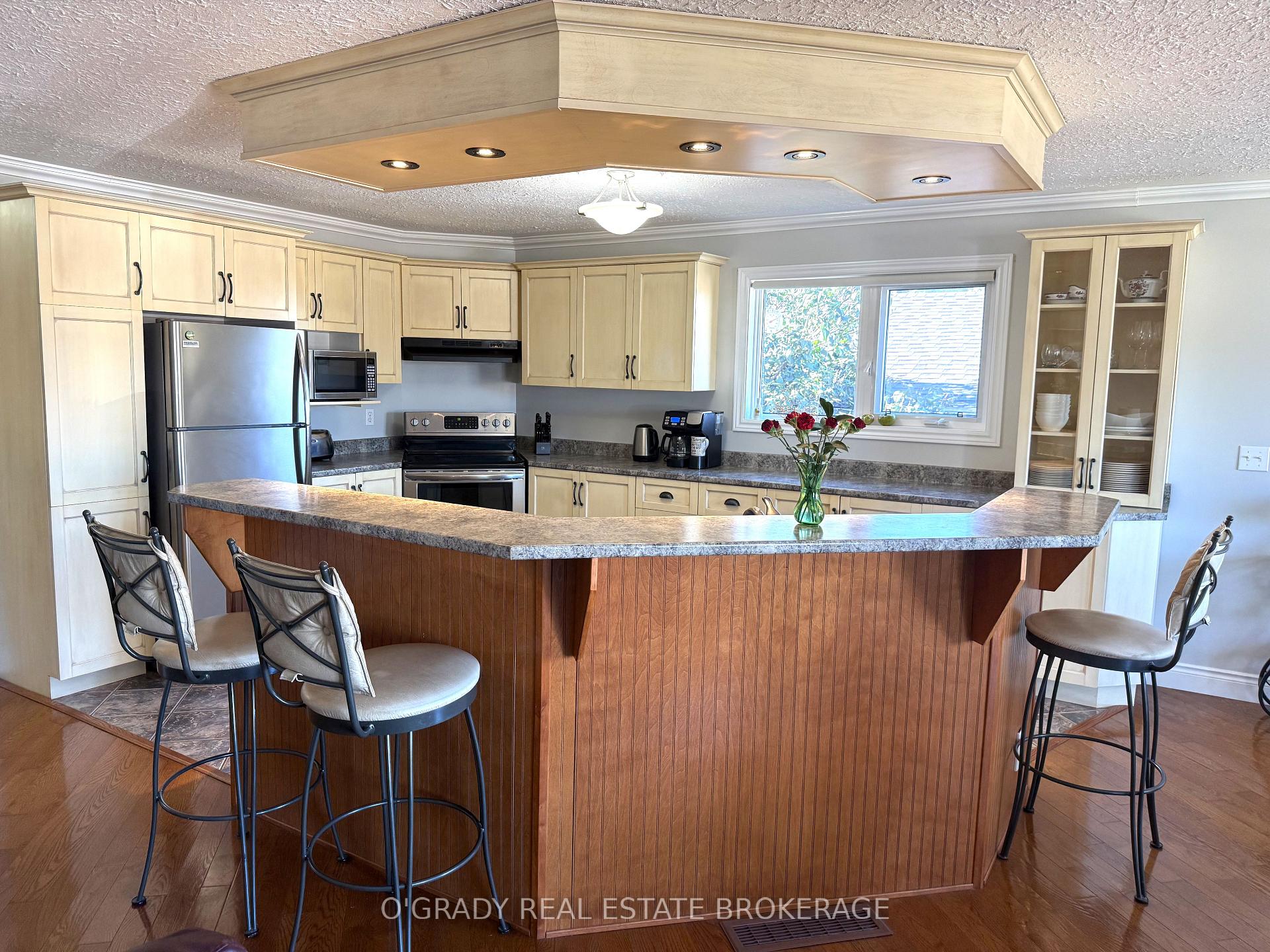 Photo 13 of 1442 Windsor Drive, Brockville, Brockville — HOMEH