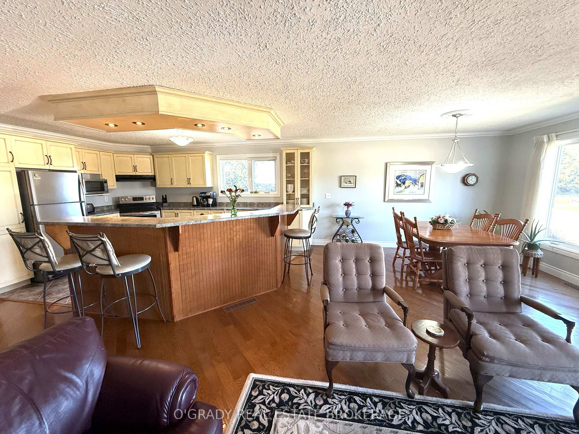 Photo 15 of 1442 Windsor Drive, Brockville, Brockville — HOMEH