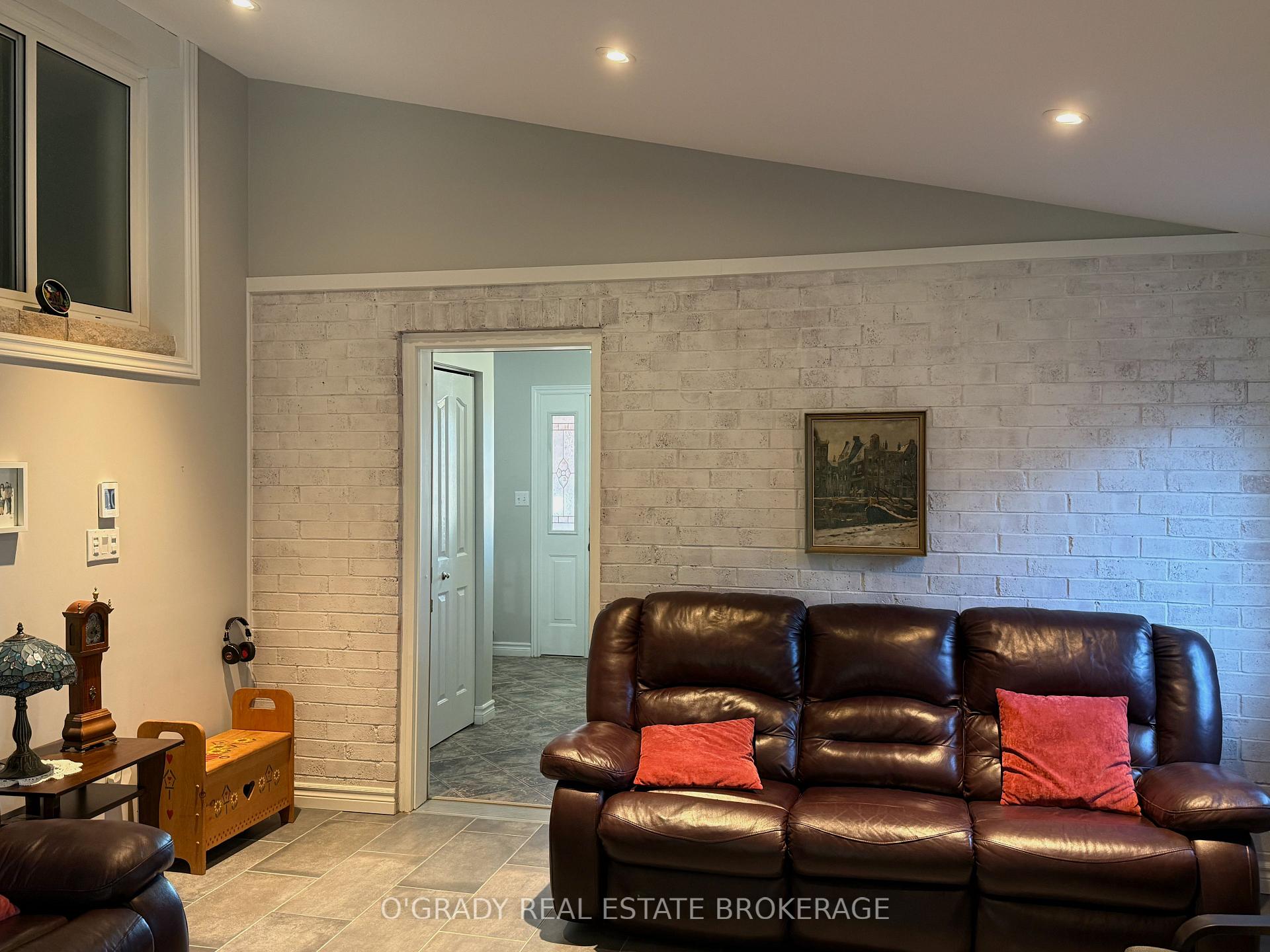 Photo 20 of 1442 Windsor Drive, Brockville, Brockville — HOMEH