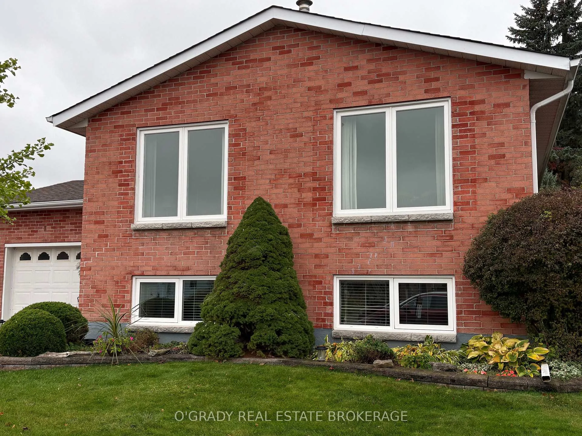 Photo 4 of 1442 Windsor Drive, Brockville, Brockville — HOMEH