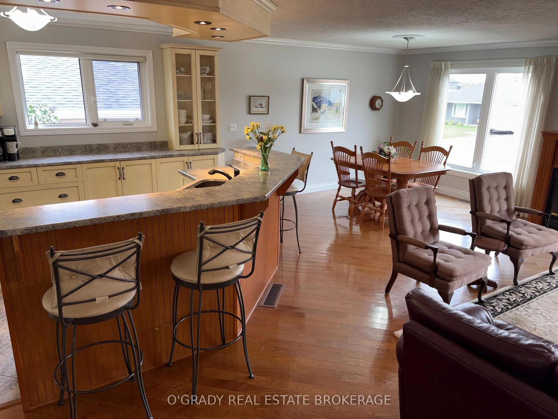 Photo 12 of 1442 Windsor Drive, Brockville, Brockville — HOMEH