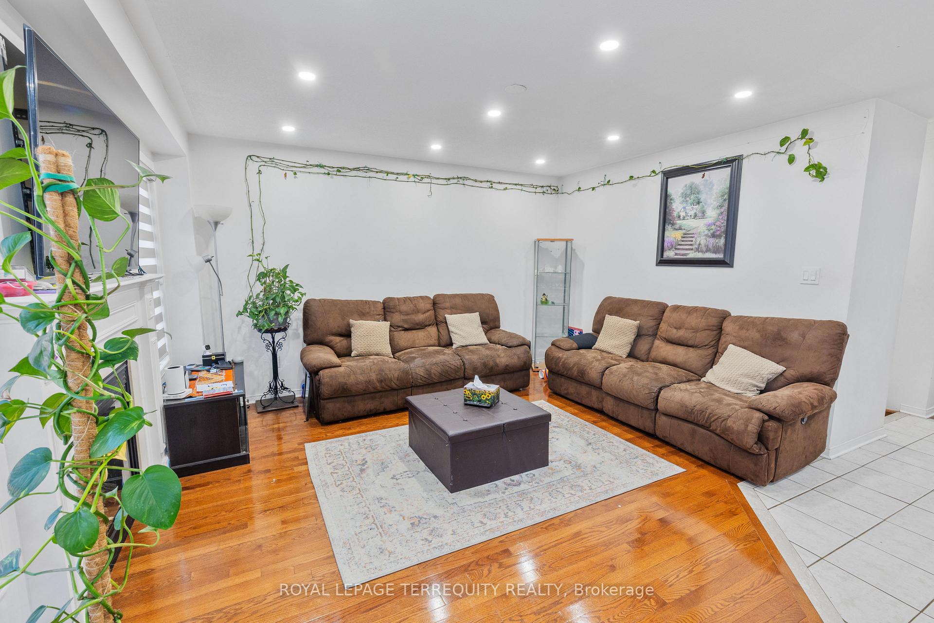 Photo 9 of 44 Thackery Drive, Ajax, Northeast Ajax — HOMEH