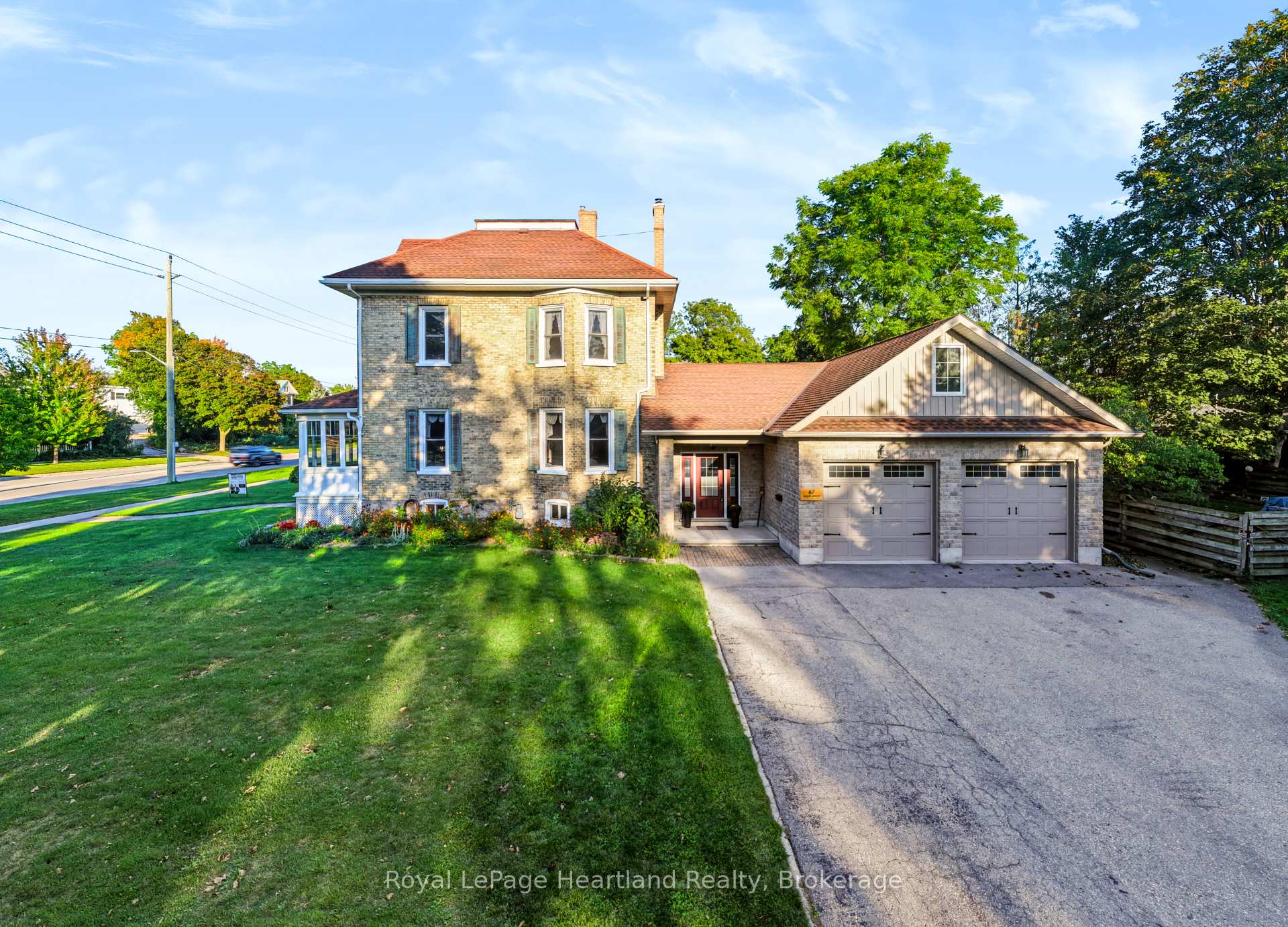 Photo 3 of 67 Elgin Avenue W, Goderich, Goderich (Town) — HOMEH
