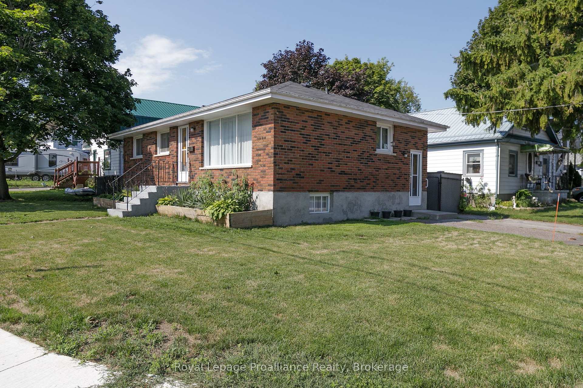 Photo 2 of 26 James Street, Quinte West, Trenton Ward — HOMEH