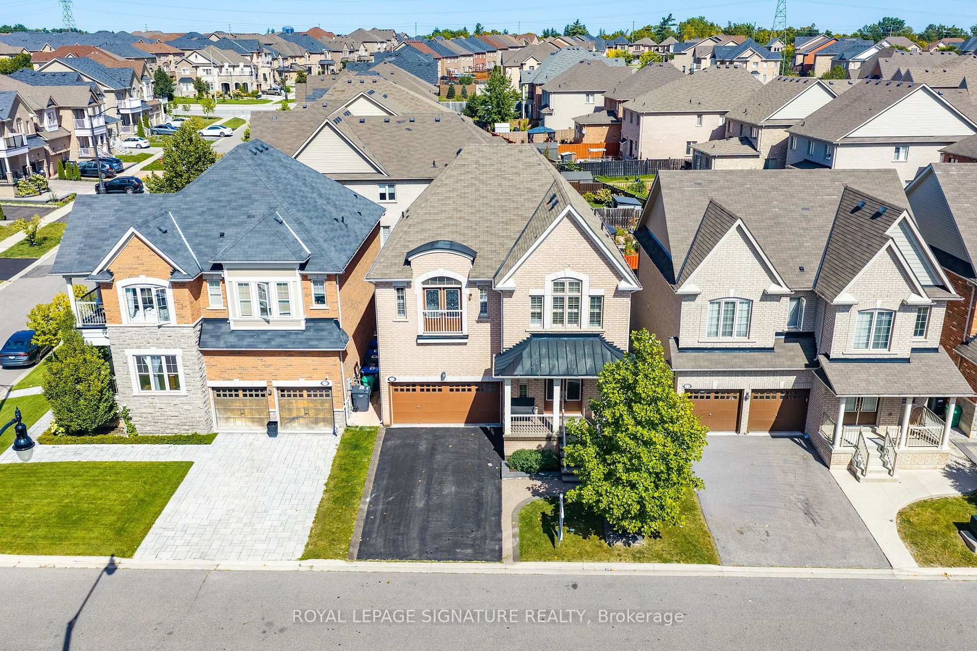 Photo 2 of 23 Arrowpoint Drive, Brampton, Credit Valley — HOMEH