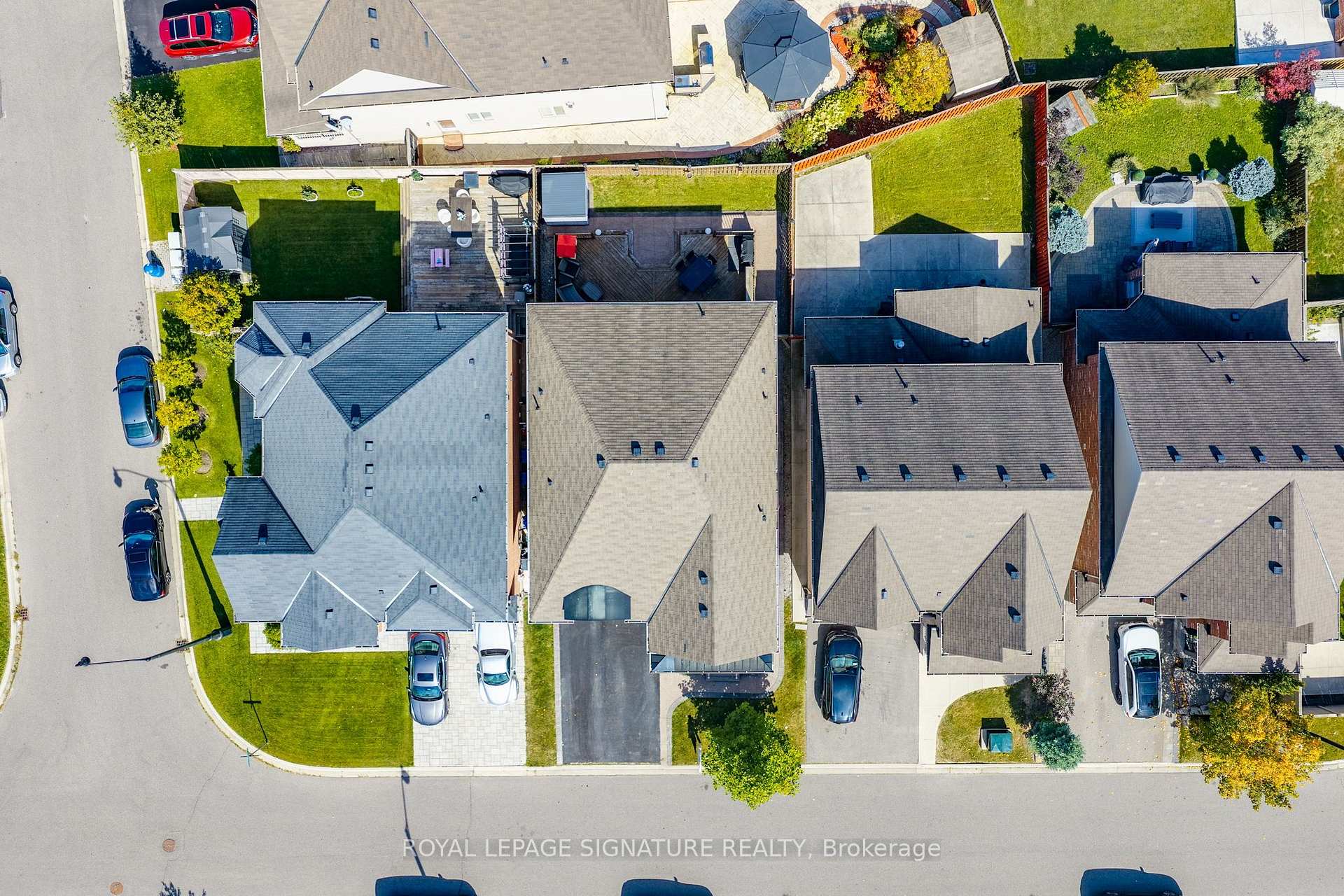 Photo 3 of 23 Arrowpoint Drive, Brampton, Credit Valley — HOMEH