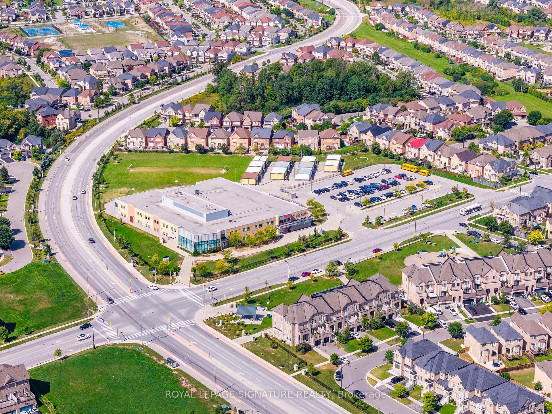 Photo 44 of 23 Arrowpoint Drive, Brampton, Credit Valley — HOMEH