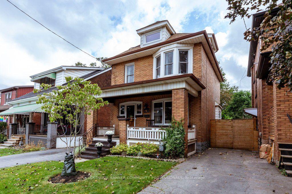 Photo 2 of 243 Grosvenor Avenue S, Hamilton, Delta — HOMEH