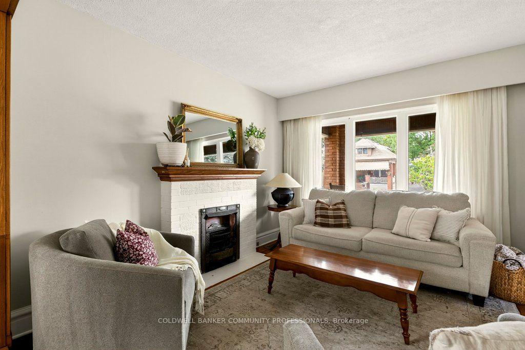 Photo 12 of 243 Grosvenor Avenue S, Hamilton, Delta — HOMEH