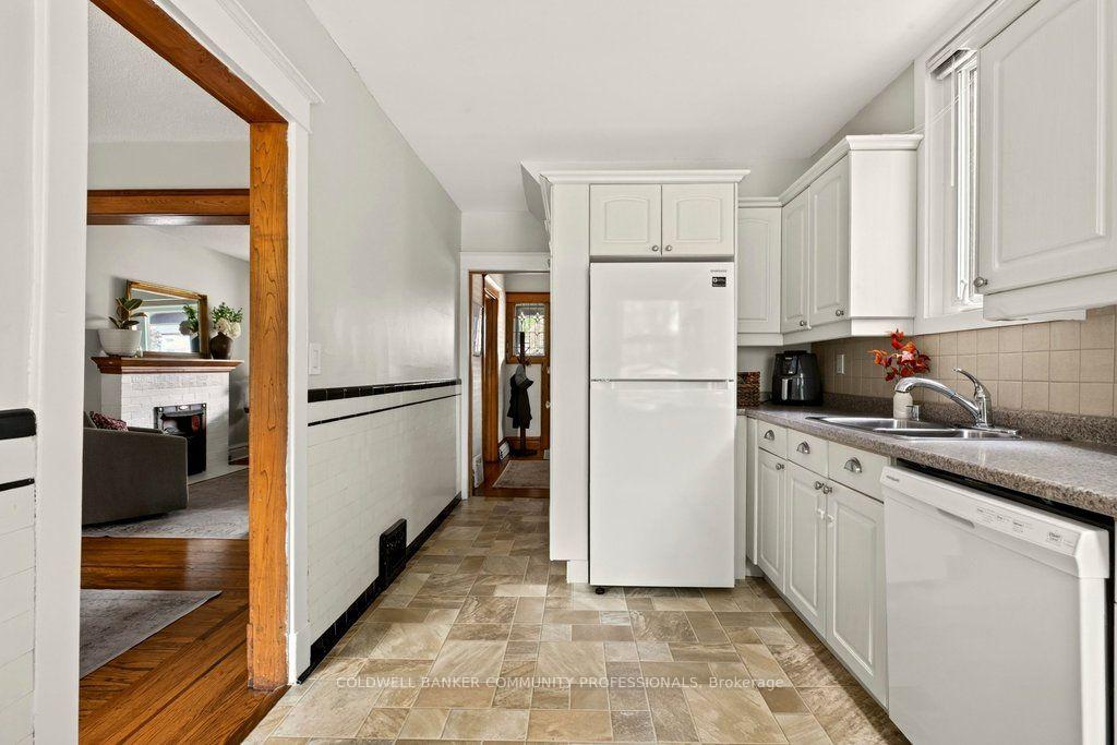 Photo 21 of 243 Grosvenor Avenue S, Hamilton, Delta — HOMEH
