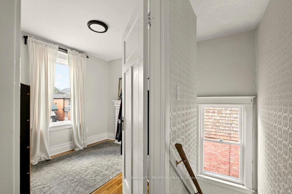 Photo 23 of 243 Grosvenor Avenue S, Hamilton, Delta — HOMEH