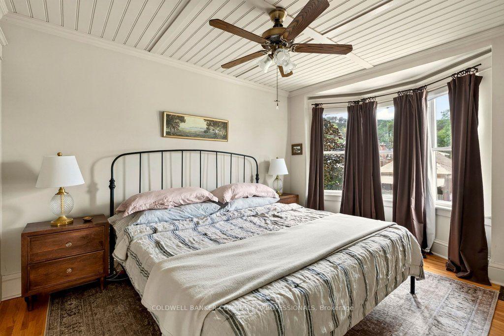 Photo 24 of 243 Grosvenor Avenue S, Hamilton, Delta — HOMEH