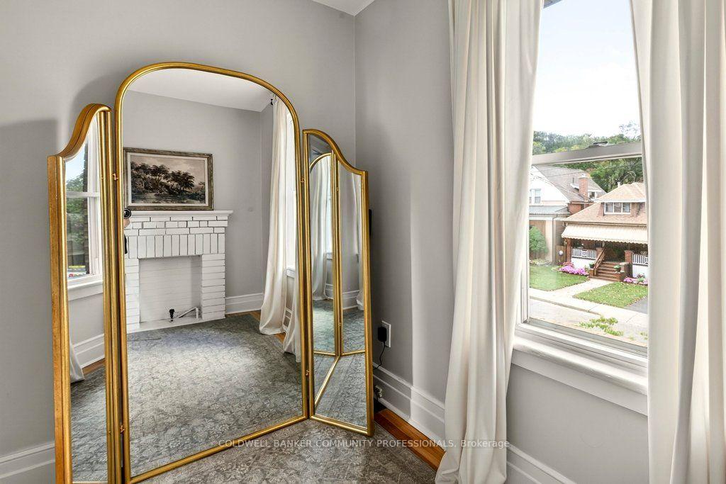 Photo 34 of 243 Grosvenor Avenue S, Hamilton, Delta — HOMEH