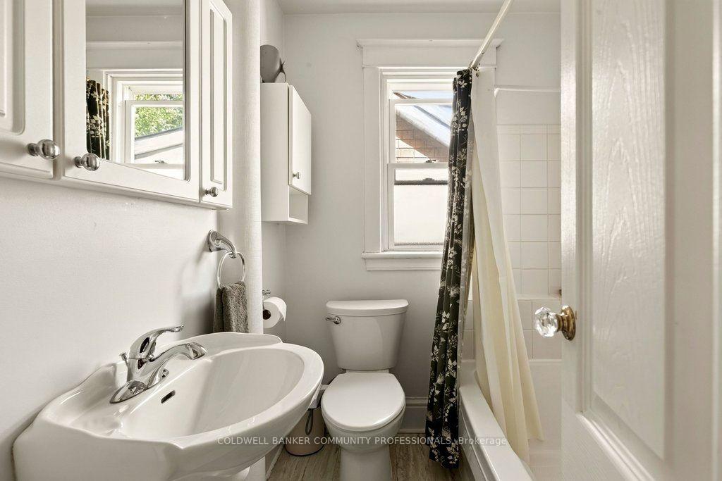 Photo 37 of 243 Grosvenor Avenue S, Hamilton, Delta — HOMEH