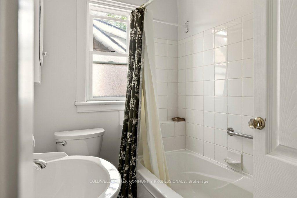 Photo 38 of 243 Grosvenor Avenue S, Hamilton, Delta — HOMEH