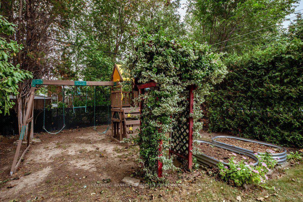 Photo 48 of 243 Grosvenor Avenue S, Hamilton, Delta — HOMEH