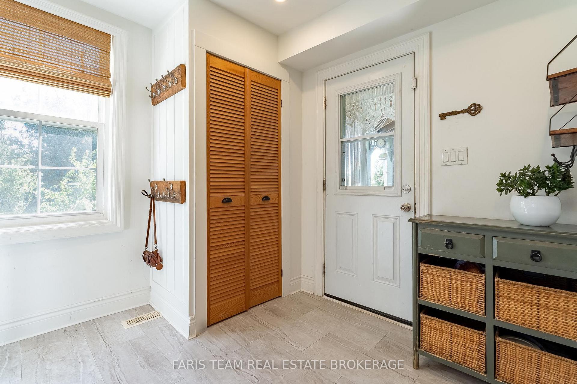 Photo 7 of 1346 Penetanguishene Road, Springwater, Rural Springwater — HOMEH