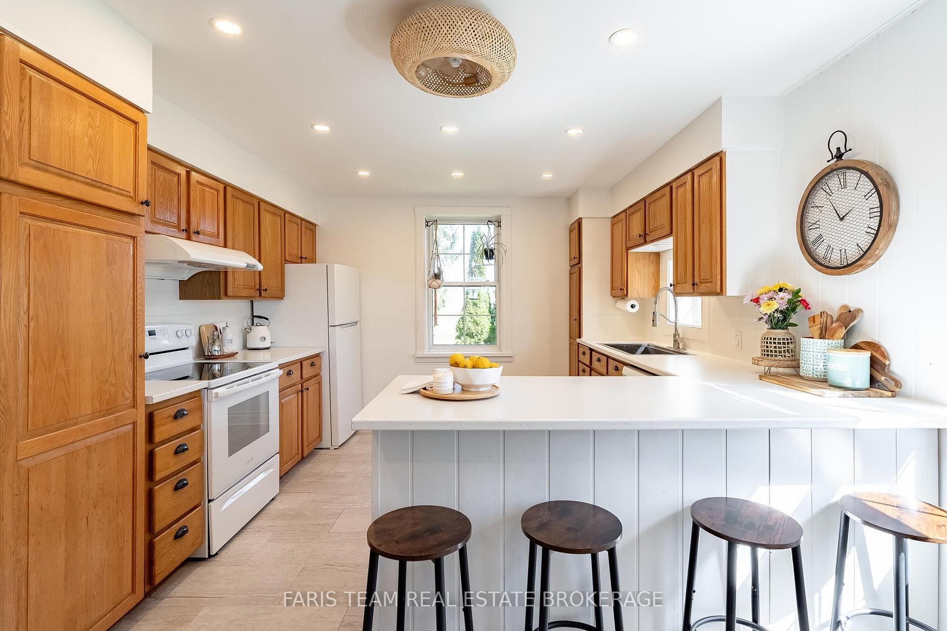 Photo 8 of 1346 Penetanguishene Road, Springwater, Rural Springwater — HOMEH