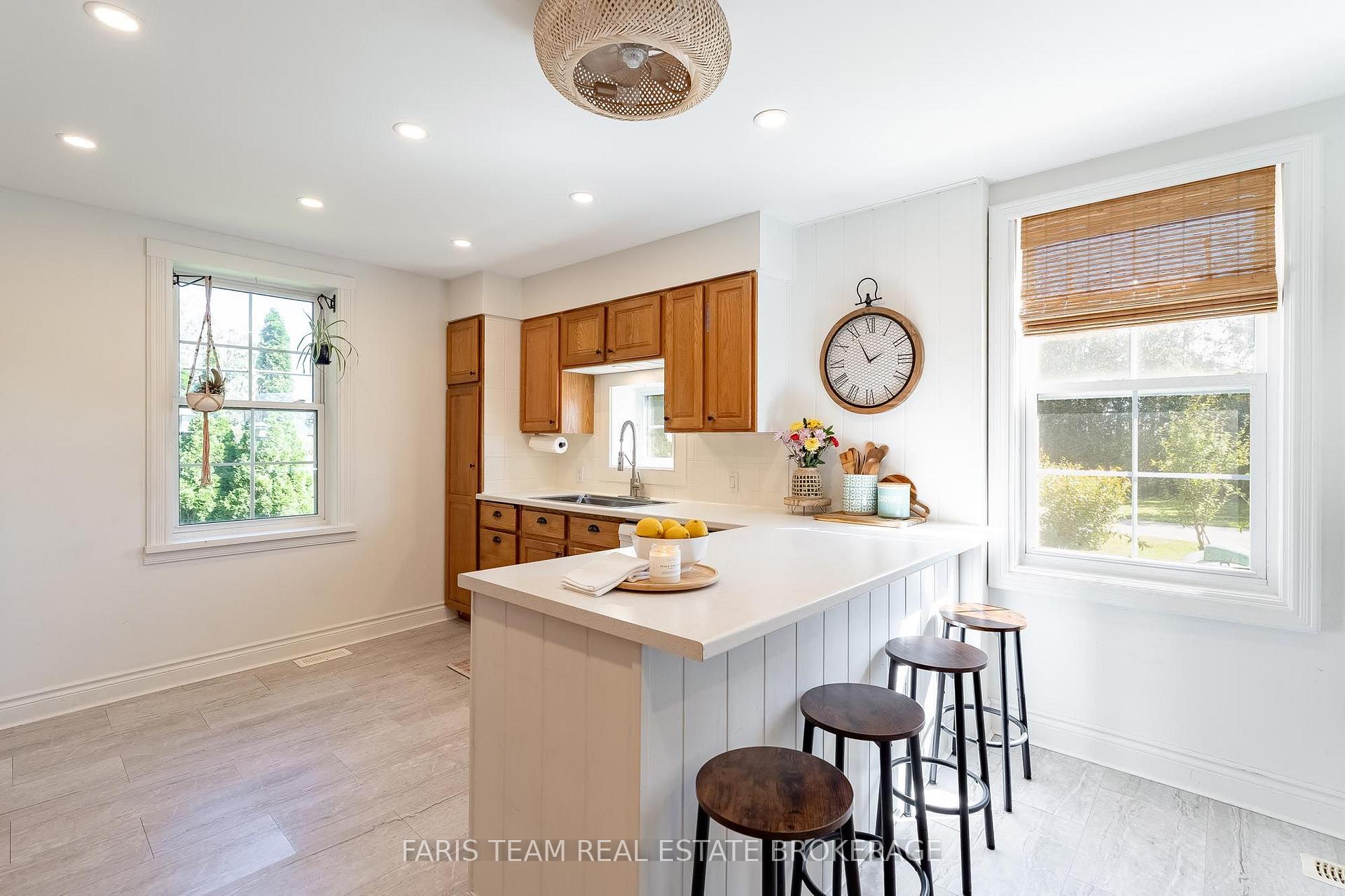 Photo 9 of 1346 Penetanguishene Road, Springwater, Rural Springwater — HOMEH